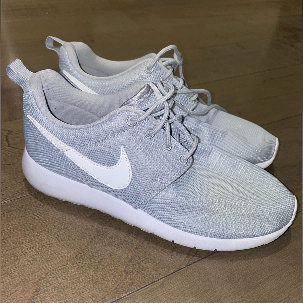 Nike Roche Sneakers in Gray Women’s Size 6